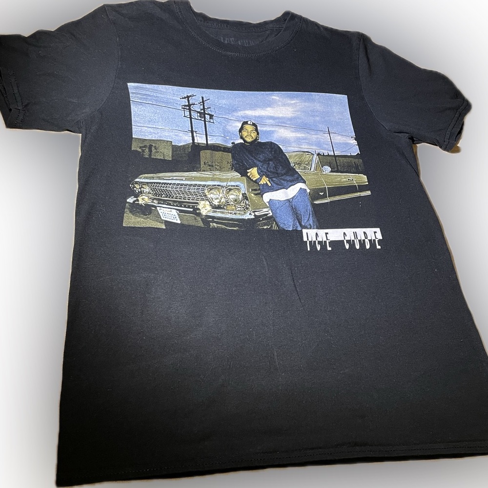 Ice Cube T-shirt in black, old school, beautiful graphic, no flaws. An original!